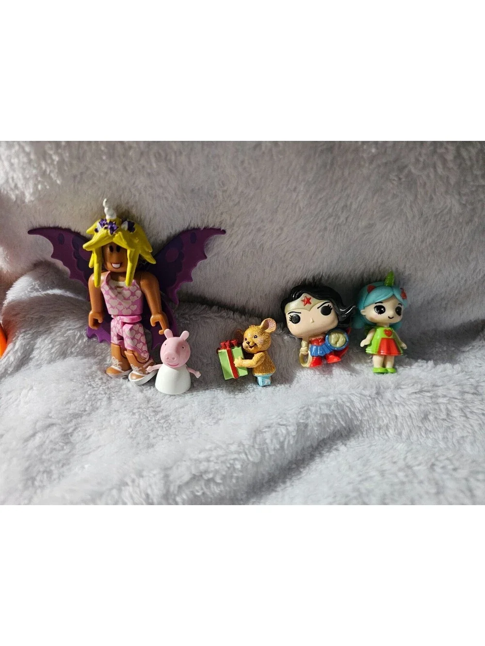 (16pc) Mixed Lot of Toys Figures Wonder Woman Daphne Peppa Pig Hello Kitty etc.